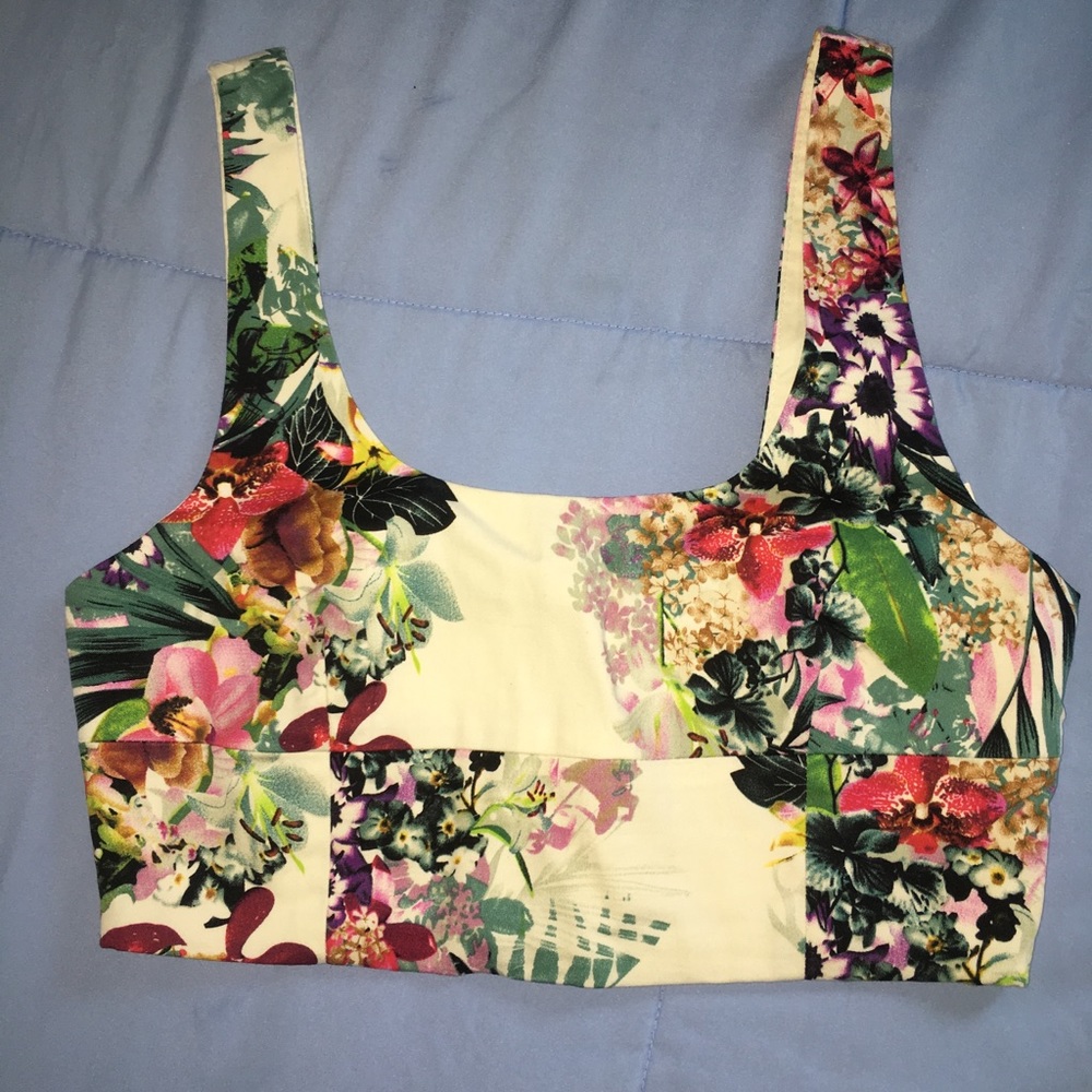 Crop top - Picture 2 of 6